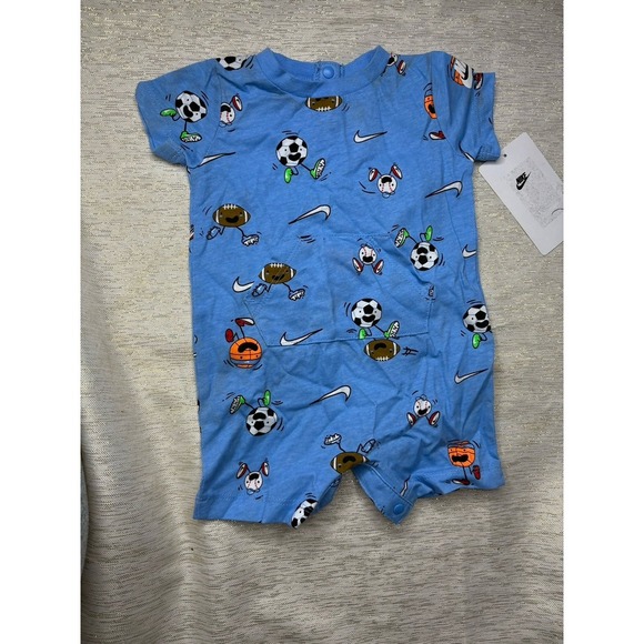 NWT Nike short sleeve onesie size 0 to 3 months - Picture 1 of 6